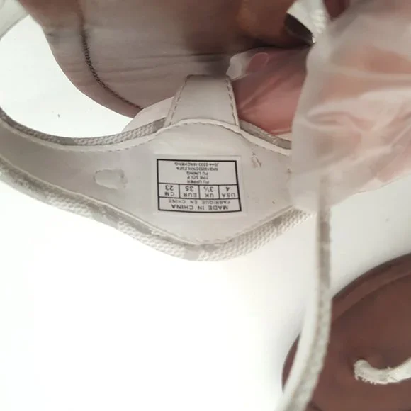 Girl's MICHAEL KORS MK Logo Plate White Thong Sandals Size 4 - Picture 13 of 13